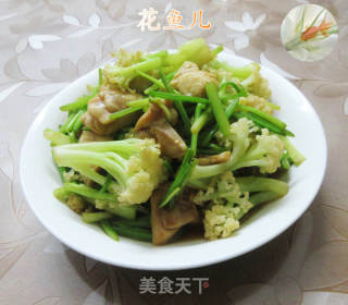 芹菜花菜炒鸡腿肉丁的做法