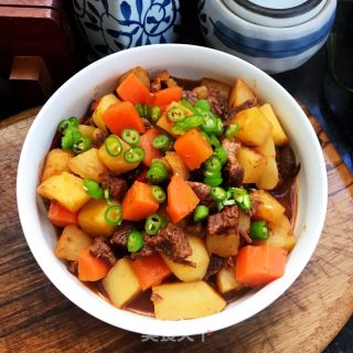 香辣牛肉炖土豆的做法