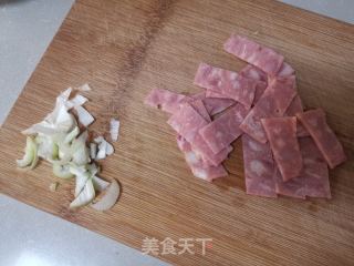 培根时蔬炒饭的做法步骤：2