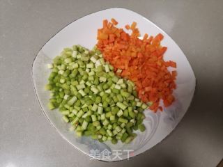 培根时蔬炒饭的做法步骤：1