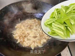 尖椒炒干豆腐的做法步骤：11