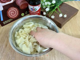 尖椒炒干豆腐的做法步骤：4