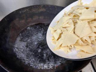尖椒炒干豆腐的做法步骤：3