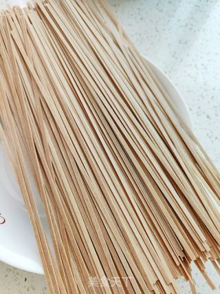 凉拌荞麦面的做法步骤：2