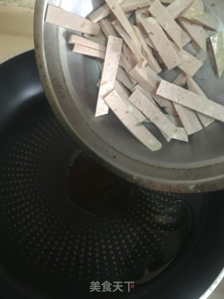 蒜苔肉饼炒海参的做法步骤：5