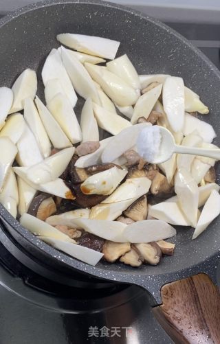 家常茭白焖豆腐的做法步骤：6