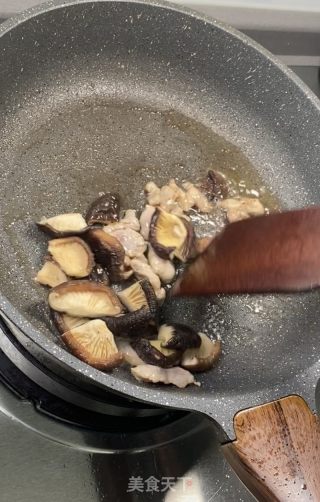 家常茭白焖豆腐的做法步骤：3