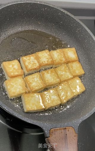 家常茭白焖豆腐的做法步骤：1