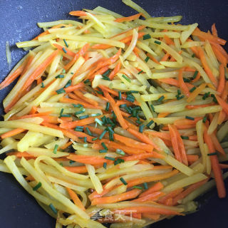 醋溜土豆胡萝卜丝的做法步骤：6