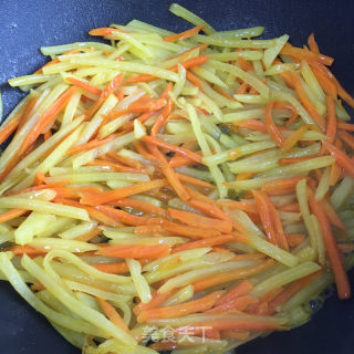 醋溜土豆胡萝卜丝的做法步骤：5