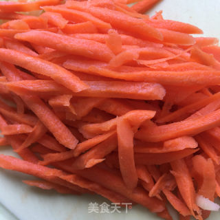 醋溜土豆胡萝卜丝的做法步骤：2