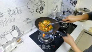 西红柿辣椒炒鸡蛋的做法步骤：9