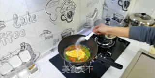 西红柿辣椒炒鸡蛋的做法步骤：8