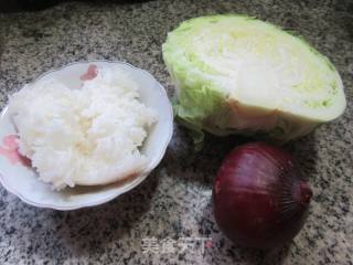 洋葱包心菜炒饭的做法步骤：1