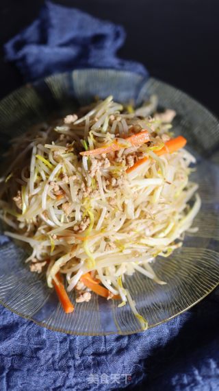 韭黄肉末炒豆芽的做法