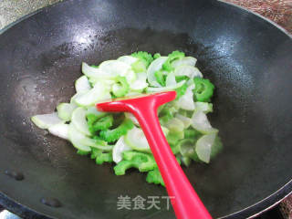 苦瓜炒夜开花的做法步骤：12