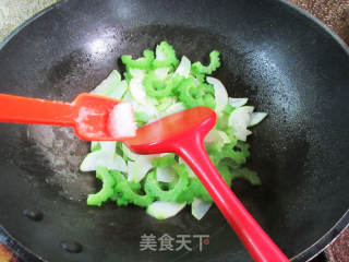 苦瓜炒夜开花的做法步骤：11