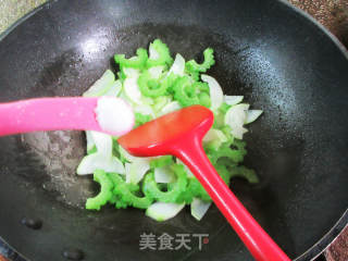 苦瓜炒夜开花的做法步骤：10