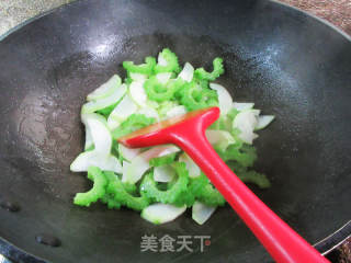 苦瓜炒夜开花的做法步骤：9