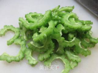 苦瓜炒夜开花的做法步骤：3