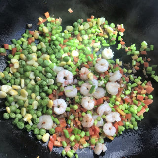 虾仁腊肉炒饭的做法步骤：7