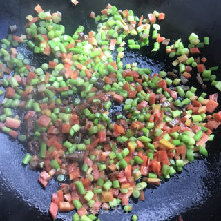 虾仁腊肉炒饭的做法步骤：6