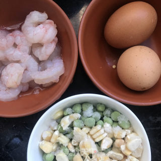 虾仁腊肉炒饭的做法步骤：2