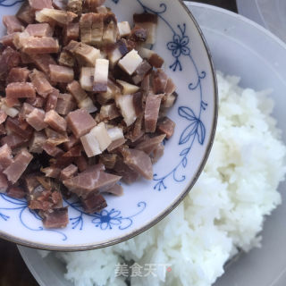 虾仁腊肉炒饭的做法步骤：1