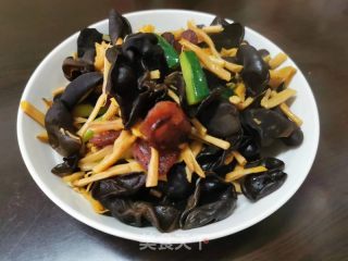 黄花菜黑木耳炒腊肠的做法步骤：7
