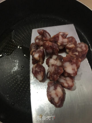 黄花菜黑木耳炒腊肠的做法步骤：4