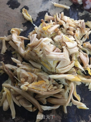 黄花菜黑木耳炒腊肠的做法步骤：3