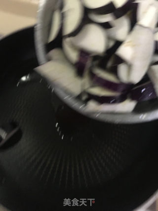 黄豆酱焖茄子的做法步骤：3