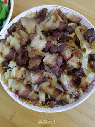 腊肉蒸萝卜糯米的做法
