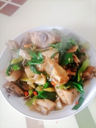腊鸡炒蒜苗的做法