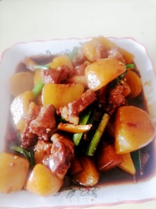 土豆烧肉的做法