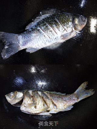 溪黄草鲫鱼汤的做法步骤：3