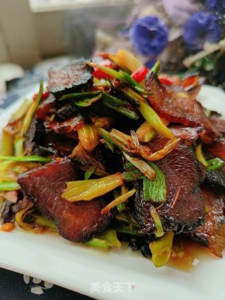 蒜苗炒腊肉的做法步骤：8