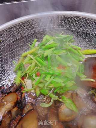 蒜苗炒腊肉的做法步骤：7