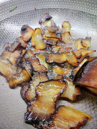 蒜苗炒腊肉的做法步骤：6