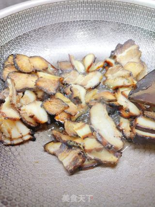 蒜苗炒腊肉的做法步骤：5