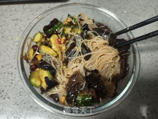 凉拌木耳黄瓜粉丝的做法步骤：12