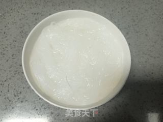 凉拌木耳黄瓜粉丝的做法步骤：2