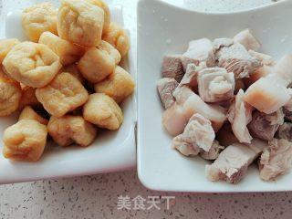 油豆腐烧肉的做法步骤：1