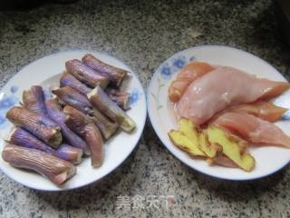 茄子拌鸡胸肉的做法步骤：1