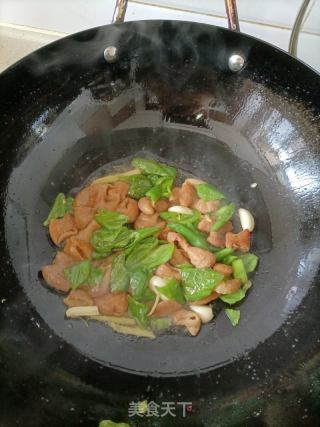 青椒炒肥肠的做法步骤：7