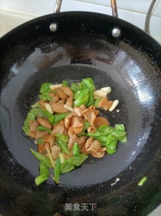 青椒炒肥肠的做法步骤：6