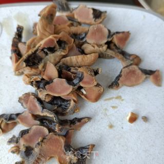 赤松茸炒鸡胗的做法步骤：2