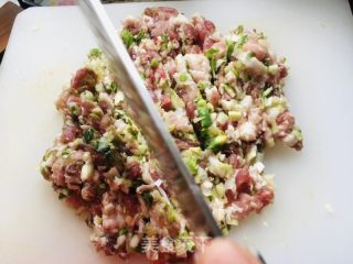 苤蓝大肉水饺的做法步骤：1
