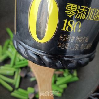 蒜苔炒鸡胗的做法步骤：10