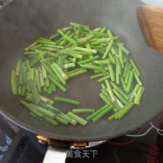 蒜苔炒鸡胗的做法步骤：8